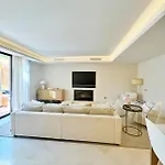 Luxury 4 Bd Penthouse With Private Pool By Hostlovers מארבלה