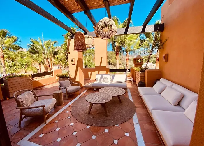 Luxury 4 Bd Penthouse With Private Pool By Hostlovers شقة
