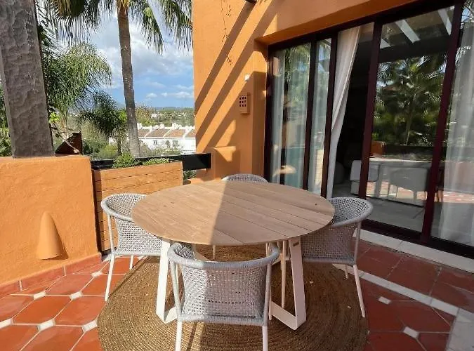 Luxury 4 Bd Penthouse With Private Pool By Hostlovers Lejlighed