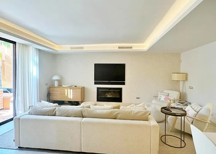 Luxury 4 Bd Penthouse With Private Pool By Hostlovers ماربيا