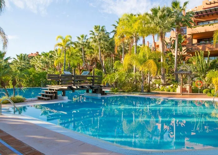 Luxury 4 Bd Penthouse With Private Pool By Hostlovers * ماربيا