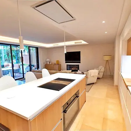 Luxury 4 Bd Penthouse With Private Pool By Hostlovers *