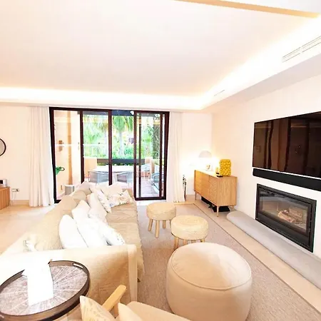 Luxury 4 Bd Penthouse With Private Pool By Hostlovers