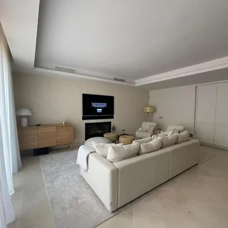 Luxury 4 Bd Penthouse With Private Pool By Hostlovers * ماربيا