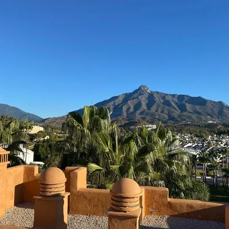 Luxury 4 Bd Penthouse With Private Pool By Hostlovers شقة ماربيا