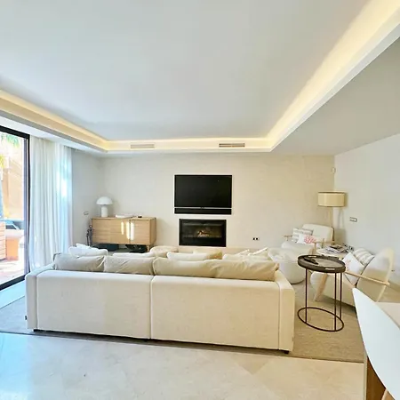 Luxury 4 Bd Penthouse With Private Pool By Hostlovers ماربيا