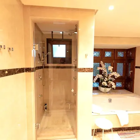 Luxury 4 Bd Penthouse With Private Pool By Hostlovers * ماربيا