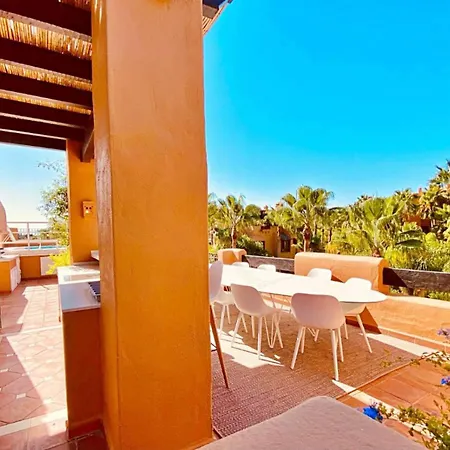 Luxury 4 Bd Penthouse With Private Pool By Hostlovers شقة ماربيا