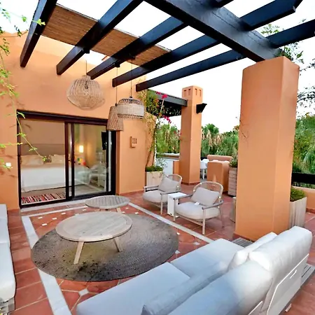 Luxury 4 Bd Penthouse With Private Pool By Hostlovers *