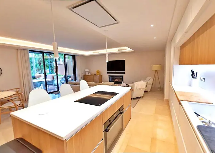 Luxury 4 Bd Penthouse With Private Pool By Hostlovers *