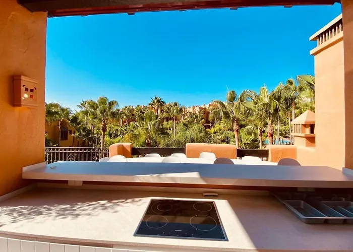 Luxury 4 Bd Penthouse With Private Pool By Hostlovers