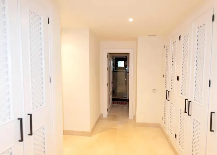 Apartment Luxury 4 Bd Penthouse With Private Pool By Hostlovers