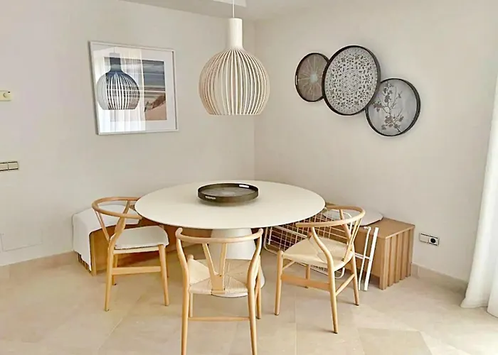 Luxury 4 Bd Penthouse With Private Pool By Hostlovers