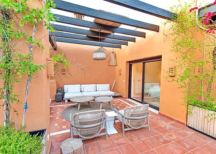 Luxury 4 Bd Penthouse With Private Pool By Hostlovers Marbella