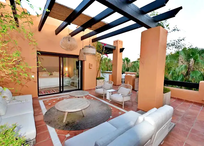 Luxury 4 Bd Penthouse With Private Pool By Hostlovers *