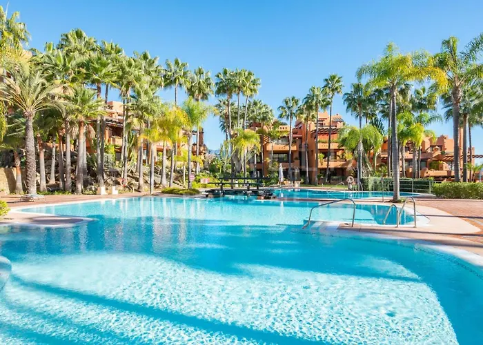 Apartment Luxury 4 Bd Penthouse With Private Pool By Hostlovers *