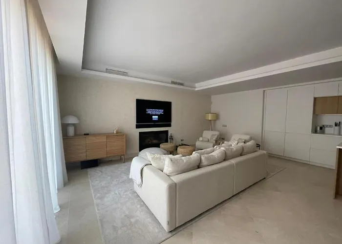 Luxury 4 Bd Penthouse With Private Pool By Hostlovers * 마르베야