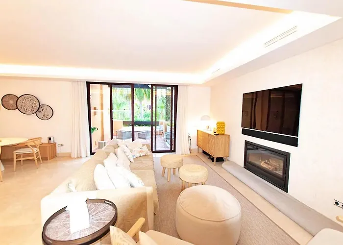 Luxury 4 Bd Penthouse With Private Pool By Hostlovers